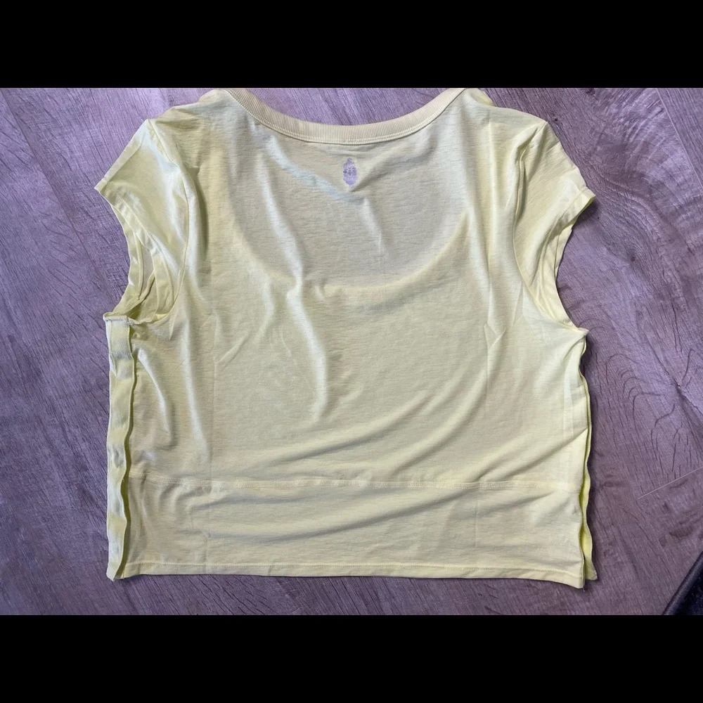 New without tags Free People Movement
Size Medium Crop top with side snaps - Picture 2 of 7